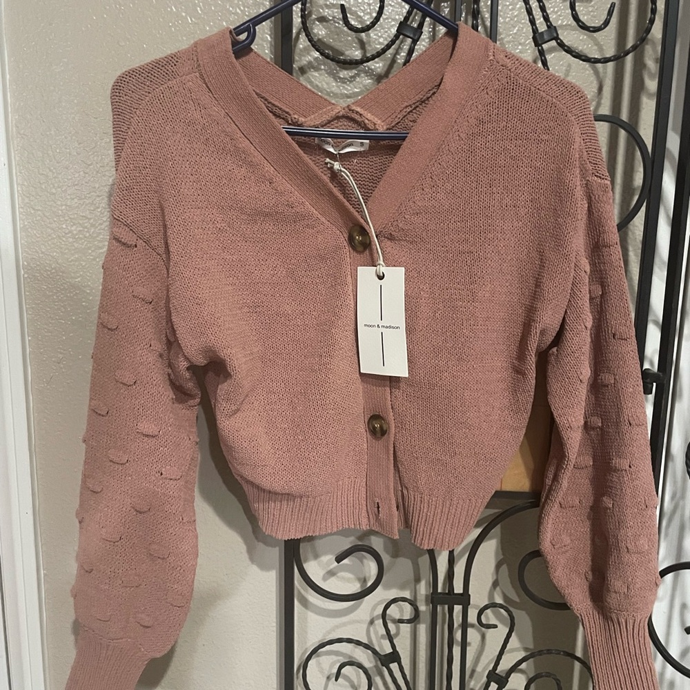Moon & Madison Women’s Sz Medium Pink Double V Neck Cardigan Crop Sweater